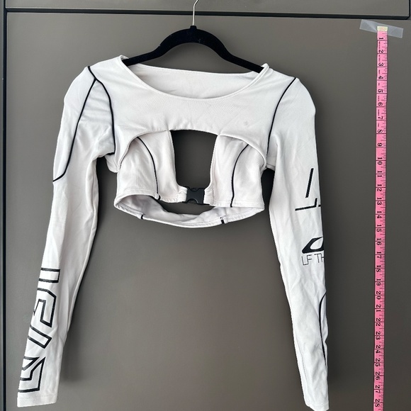 LF Buckle Closure Top - Picture 7 of 7